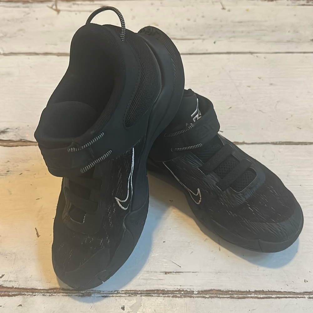 Nike black youth size 2.5 basketball shoes